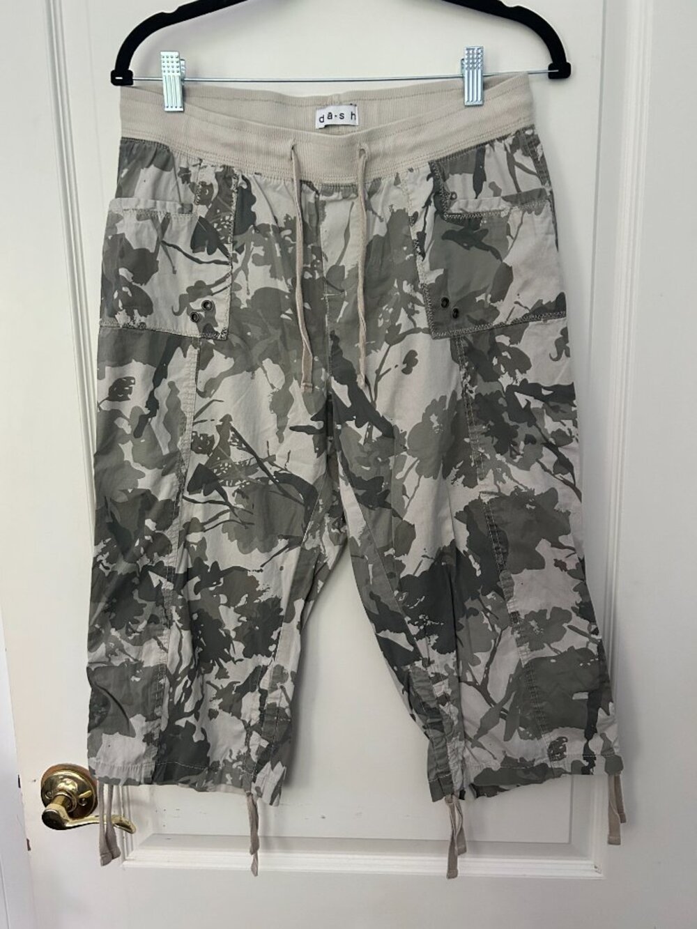 DASH Leafy Camo Capri Pants - Size L